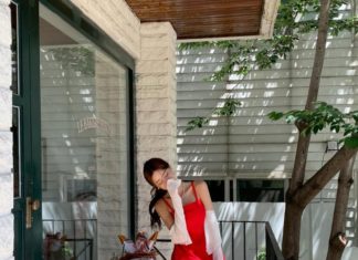 The Chic Over-40 Woman’s Guide to Packing for Her Next Vacation: 5 Must-Have Fashion Items