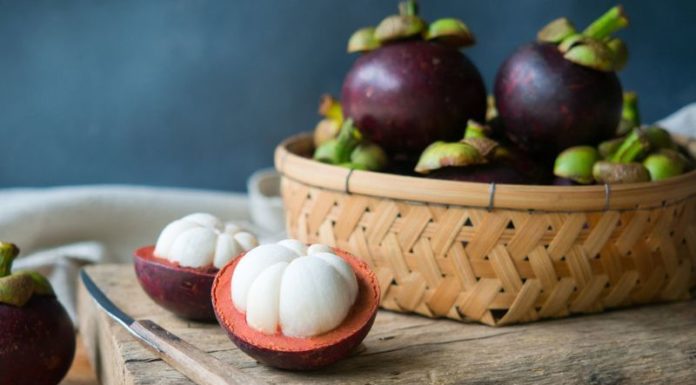 How Many Calories Are in Mangosteen? Can You Gain Weight From Eating Too Much?