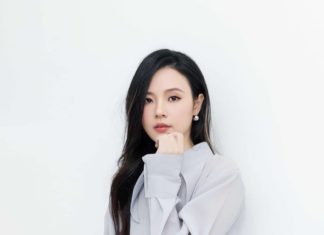 “Midu Exudes Femininity and Style, Defying Age with Her Timeless Look.”