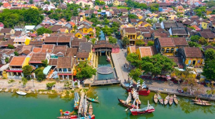 Central Vietnam’s Delicacies: Top 15 Treats to Try and Take Home as Gifts