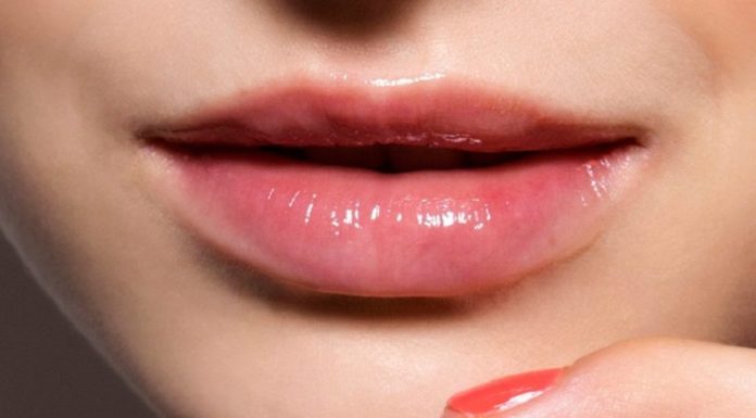 Get Luscious, Soft Lips with this Vaseline Lip Scrub