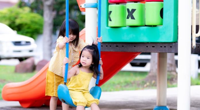 Safety Rules for Parents Taking Their Children to the Amusement Park This Summer