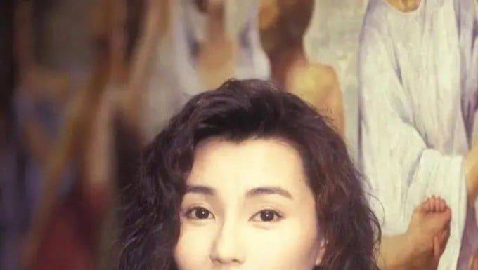 The Ageless Hong Kong Screen Star: Unlocking Youth with a Morning Ritual of Fruit and Familiar Drink