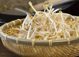 “To Blanch or Not to Blanch: The Great Vietnamese Pho Debate”