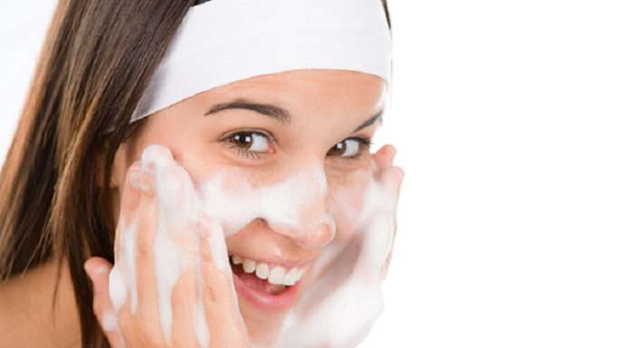 “The Ultimate Guide to Perfect Skin: Mastering the Art of Cleansing with Face Wash”