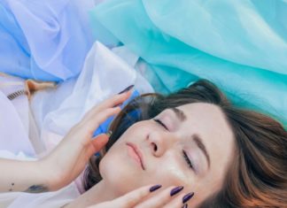 5 Simple Tips to Tighten Skin and Reduce Laugh Lines