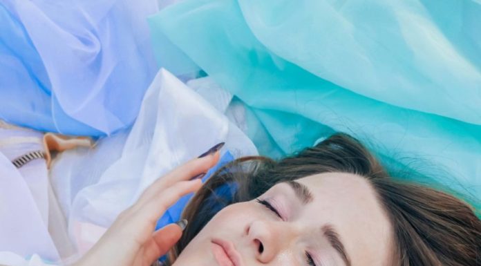 5 Simple Tips to Tighten Skin and Reduce Laugh Lines