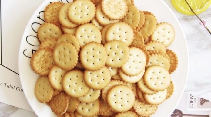 The Secret Behind the Serrated Edge: Why Brand-Name Cookies Have a Zigzag Edge