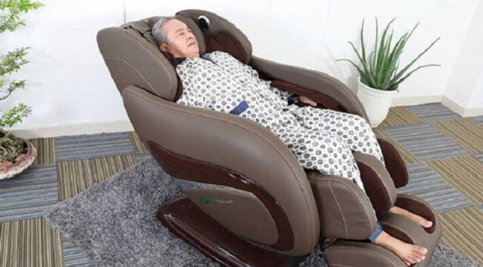 Who SHOULD and SHOULDN’T Use a Full-Body Massage Chair?
