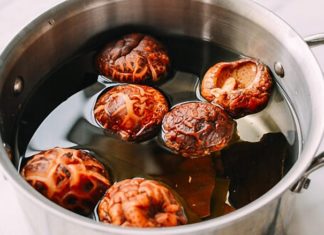 “The Ultimate Guide to Preparing Shiitake Mushrooms: A Tasty Treat”