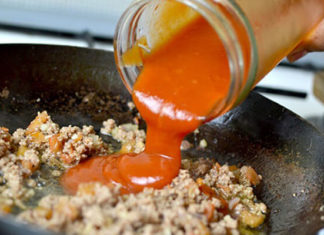 “Nước xốt” or “Nước sốt”: Which Is the Right Way to Write It?