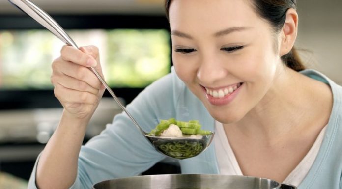 The Ultimate Guide to Understanding the Difference: Rice Vinegar, Fruit Vinegar, and Refined Vinegar