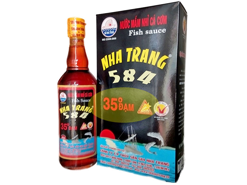 “The Great Sauce Debate: Unraveling the Mystery Behind Nuoc Mam and Nuoc Cham”