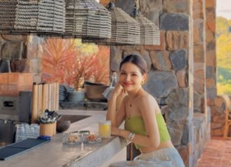 Elevate Your Style with Wide-Leg Pants: Take Cues from Phanh Lee