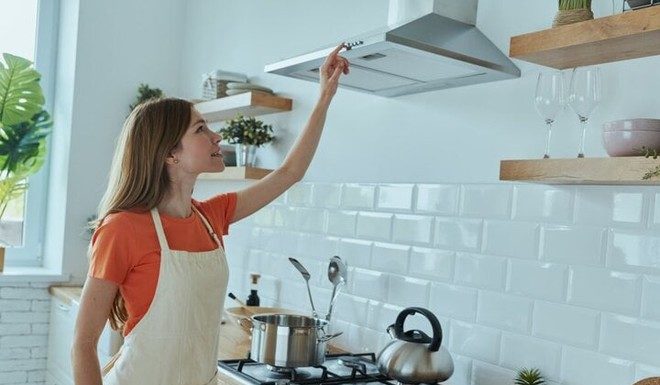 Why You Shouldn’t Turn Off Your Range Hood Immediately After Cooking