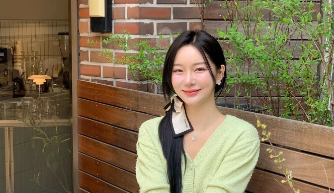 5 Hair Accessories to Glam Up Your Vacation Looks and Make You Shine in Every Snapshot