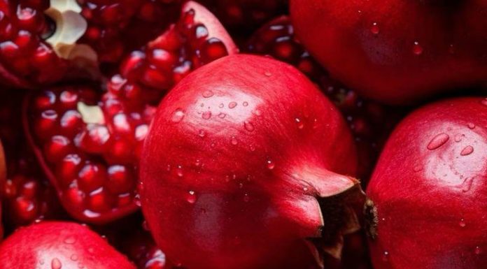 7 Pomegranate Seed Masks for Tightening and Minimizing Large Pores for Smooth Skin