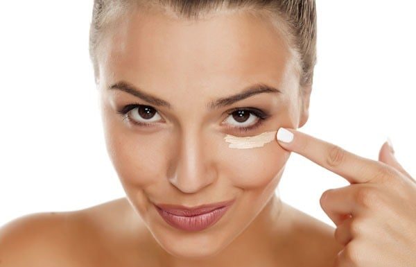 5 Simple Hacks to Erase Dark Circles and Deflate Eye Bags