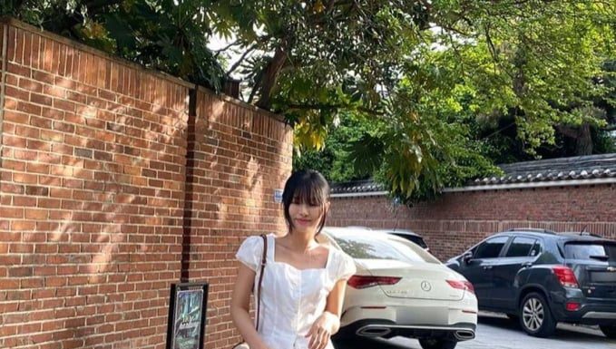 The Latest Lightweight Fabric Pants: Four Summer Must-Haves for Her