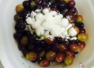 The Ultimate Guide to Washing Grapes: A Sparkling Clean in Just 2 Simple Steps