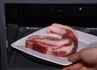 Defrosting Meat: Cold Water or Microwave?