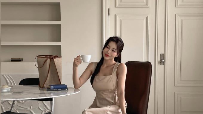 The Latest Fashion Trend: 4 Outfit Ideas to Style with Sandals for a Chic Look