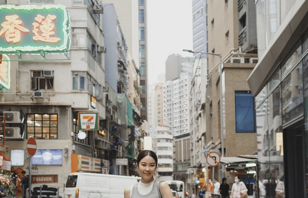 3 Outfit Ideas to Elevate Your Work Attire with a Tank Top