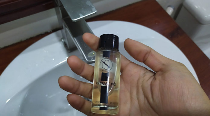 Remove Lipstick Stains from Your Clothes with Makeup Remover