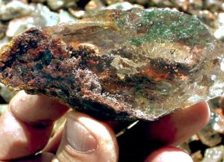 Quartz Crystal: Benefits, Meanings and How to Use Them