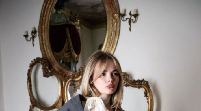 The Bow Trend: A Chic Woman’s Go-to Accessory for a Fun and Flirty Look