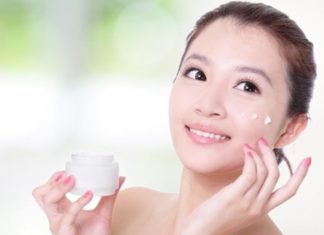 “The 3-Second Moisturizing Hack for Glowing Skin”