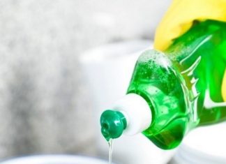 The Magic Potion: Unclog Your Toilet with Just a Few Drops of Dish Soap