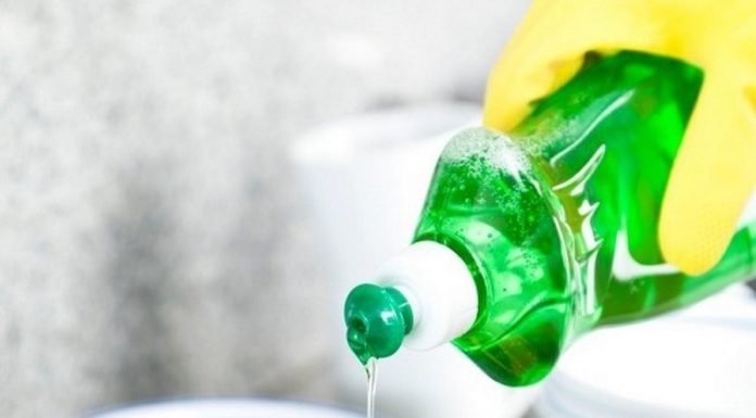 The Magic Potion: Unclog Your Toilet with Just a Few Drops of Dish Soap