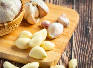 “The Ultimate Garlic Glow-Up: Unveil Brighter Skin with this Powerful Mask”