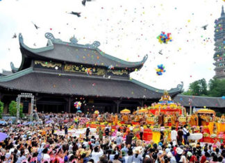 New Year’s Temple Visit 2024: A Guide to Prayers, Rituals, and Offerings