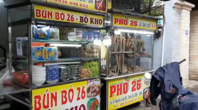 Taste Pho With Marrow Bone Beside Nguyen Van Cu Bridge, District 8