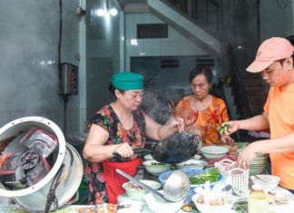 A Tasty Adventure: Indulging in the 40-Year-Old Pho Tai Legacy in Hanoi’s Hoang Mai District