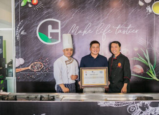 A Tasty Treat: G-Kitchen’s Sausage-Sized Cha Lua Sticks for a Convenient Snack!