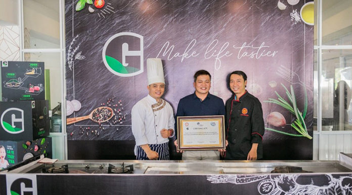 A Tasty Treat: G-Kitchen’s Sausage-Sized Cha Lua Sticks for a Convenient Snack!