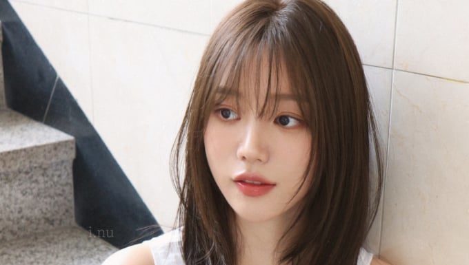 6 Shoulder-Length Hairstyles to Refresh Your Look