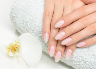 Minimalist, Chic and Trendy: The ‘Soap Nails’ Manicure