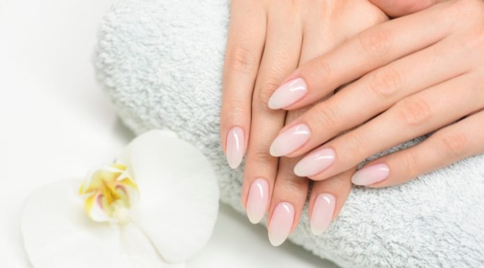 Minimalist, Chic and Trendy: The ‘Soap Nails’ Manicure