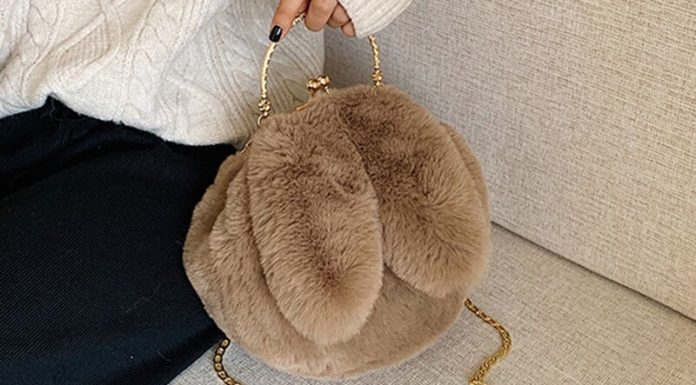 The Ultimate Guide to Styling Your Outfit with a Fluffy Bag: 3 Trendy Ways to Rock This Look