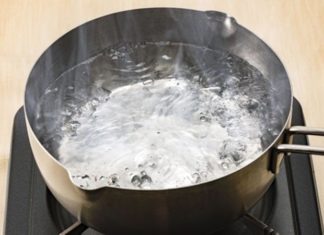 The Ultimate Guide to Natural Weed Killers: Using Everyday Kitchen Ingredients