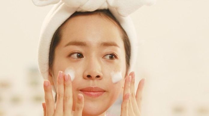 The Ultimate Guide: 10 Best Cleansers for Acne-Prone Skin You Need to Try