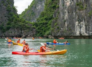 Kayaking Through the Majestic Tràng An Mountains: An Unforgettable Adventure