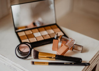 “Peach Perfect: Achieving the Flawless, Dewy Look Beloved by K-Pop Stars”