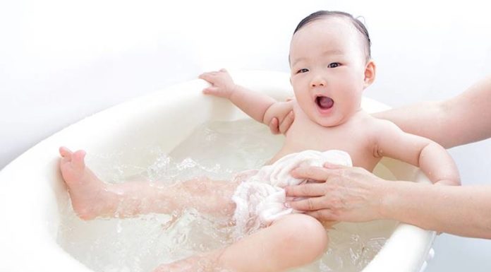Can Children with Viral Fever Take a Bath? How to Bathe a Feverish Child