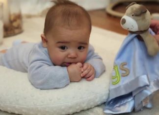 Is It Beneficial for Newborns to Lift Their Heads Early? Supporting Your Baby’s Development.