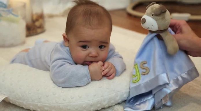 Is It Beneficial for Newborns to Lift Their Heads Early? Supporting Your Baby’s Development.